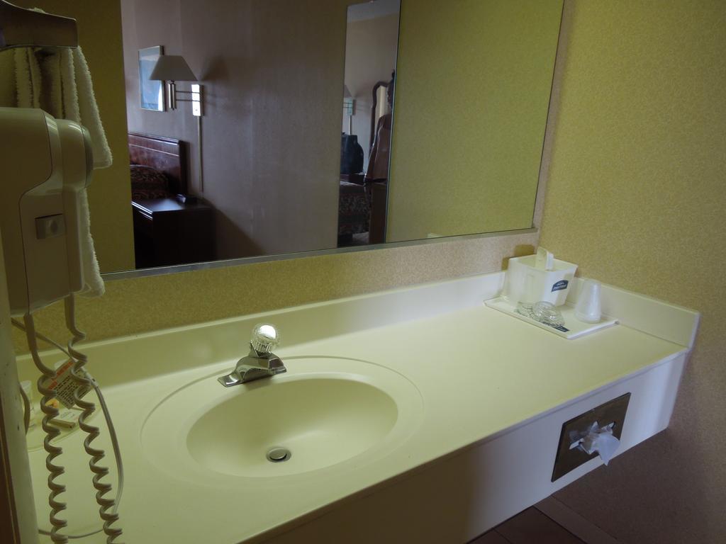 Howard Johnson By Wyndham Virginia Beach Exterior foto